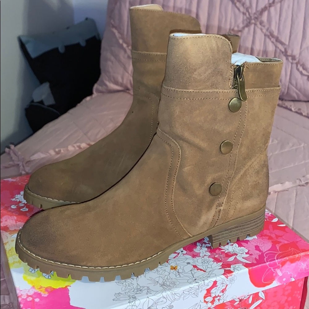 boots - Picture 3 of 3